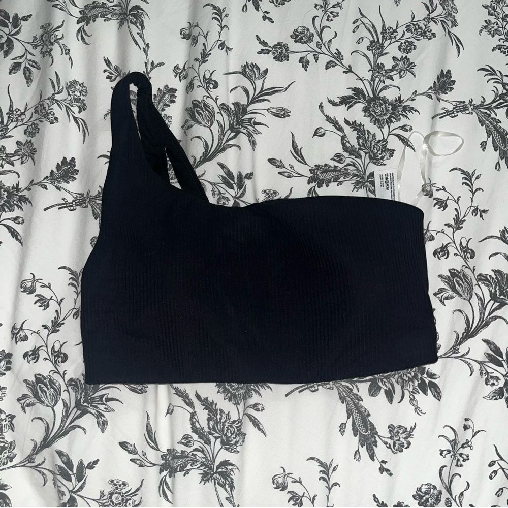 Lululemon black ribbed one shoulder sport bra size 6